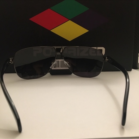 POLARIZED Unisex Chrome/Black Aviators - Picture 4 of 7